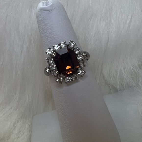 Adjustable vintage cocktail ring dark brown rhinestone with halo - Picture 3 of 5